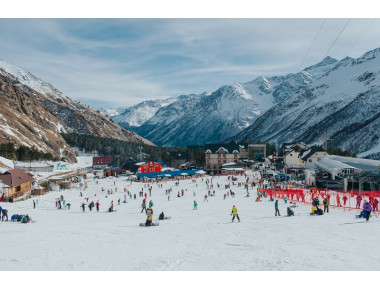 На курорте «Эльбрус» открыли «самый-самый» горнолыжный сезон