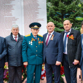Сотрудники АО «КСК» поздравили ветеранов с Днем Победы