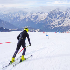 Горнолыжные команды страны открыли зимний сезон тренировок на Эльбрусе