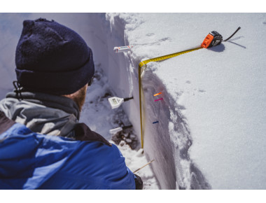 Молодые ученые РГО отправили снег Эльбруса на экспертизу