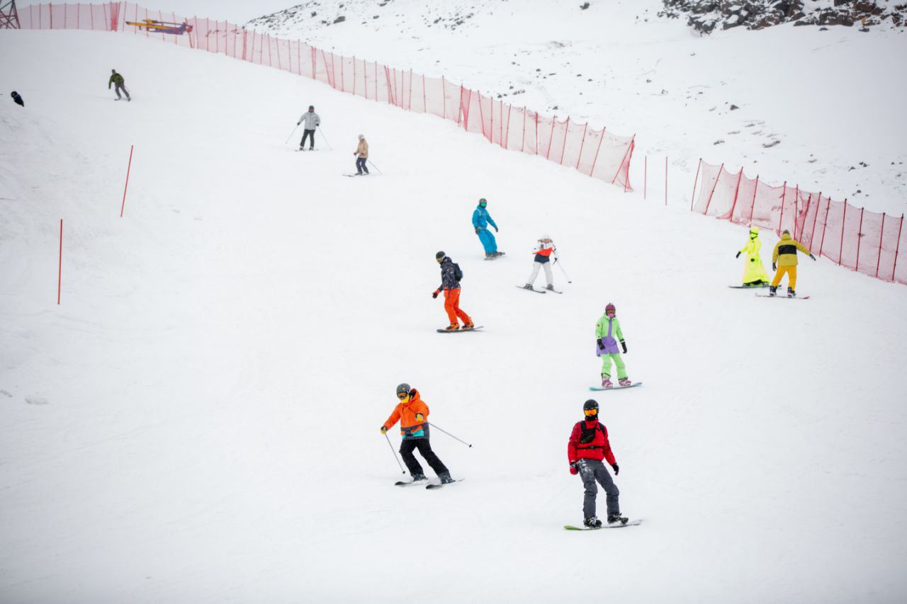 Больше двух тысяч гостей принял курорт «Эльбрус» в первые выходные горнолыжного сезона