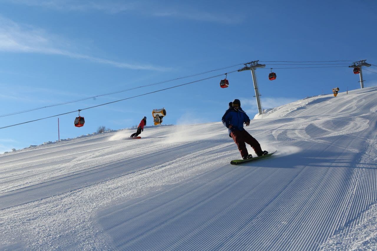 Курорты «Архыз» и «Эльбрус» приняли 6,5 тысяч туристов на открытии горнолыжного сезона