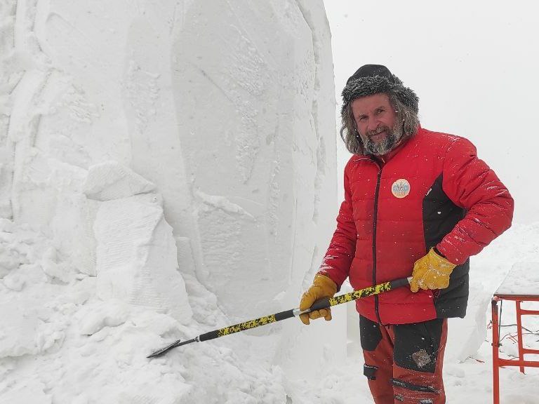 Скульптор из Книги рекордов России устроит снежное шоу на Эльбрусе